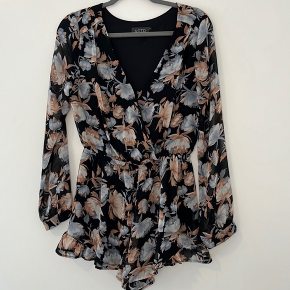 ASTR the Label floral romper S Size Small - Picture 4 of 4